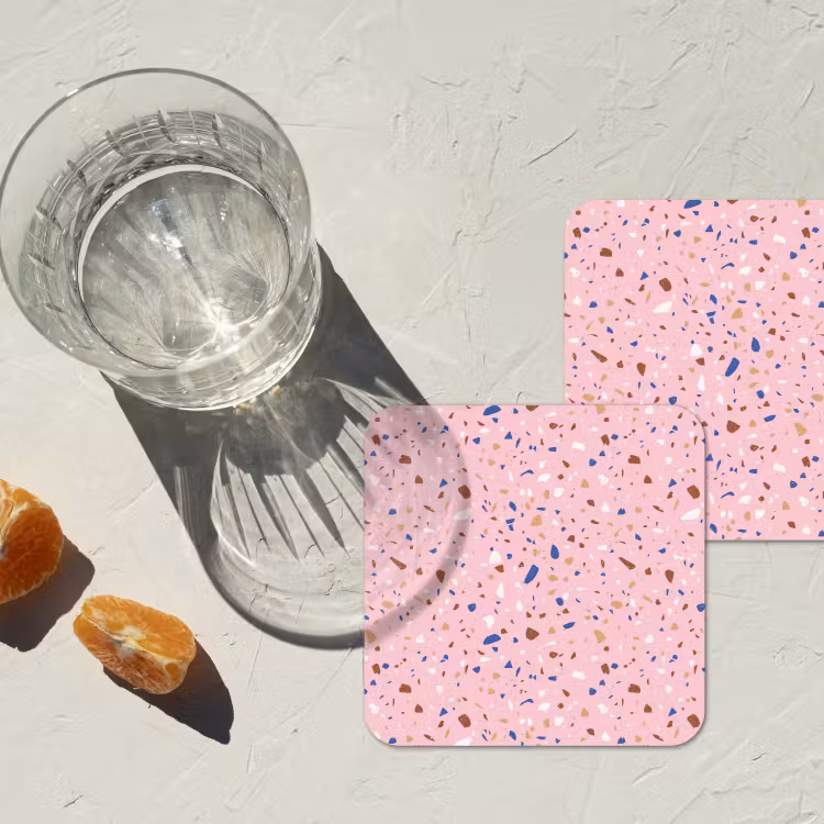 Terrazzo -  Patroon - Kleurrijk - Roze onderzetter kurk middel 366 -sfeer4