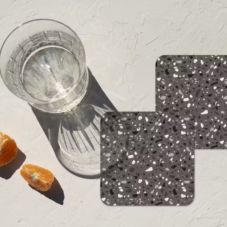 Terrazzo - Patroon - Grijs onderzetter kurk middel 366 -sfeer4