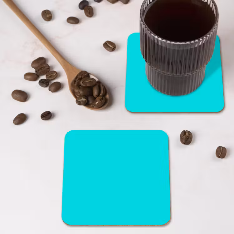Vivid - Aquamarine - Turkoois onderzetter kurk middel 366 -sfeer2