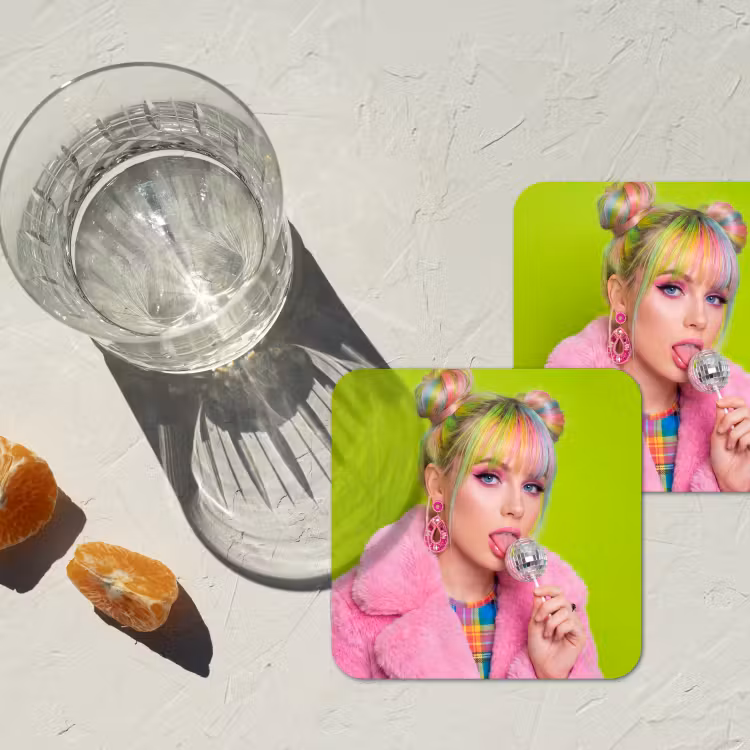 Vrouw - Kleurrijk haar - Pop art - Modern - Levendig onderzetter kurk middel -sfeer4
