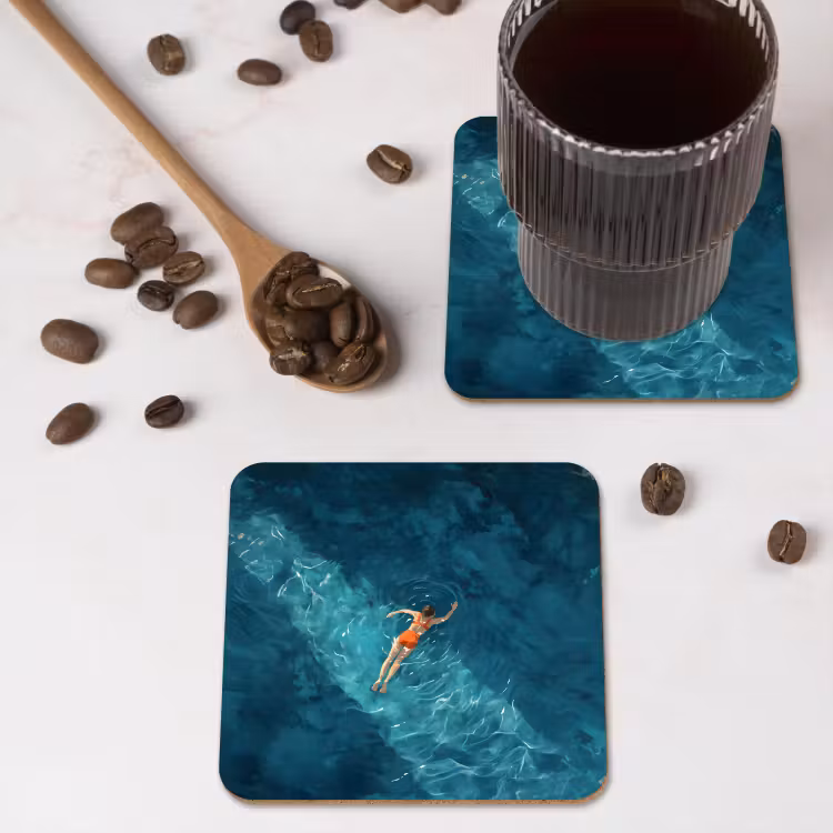 Vrouw - Water - Bikini - Oranje onderzetter kurk middel -sfeer2