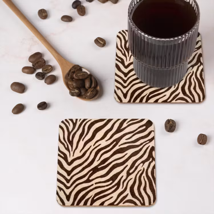 Zebra - Strepen - Bruin onderzetter kurk middel -sfeer2