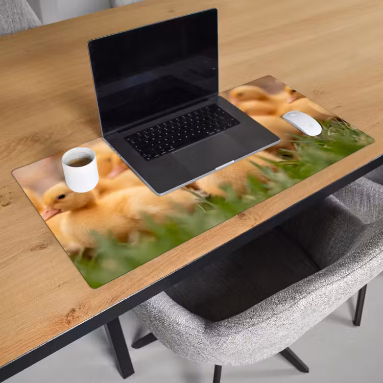 Pijltje - Eend - Natuur - Geel Muismat XXL klein -sfeer1