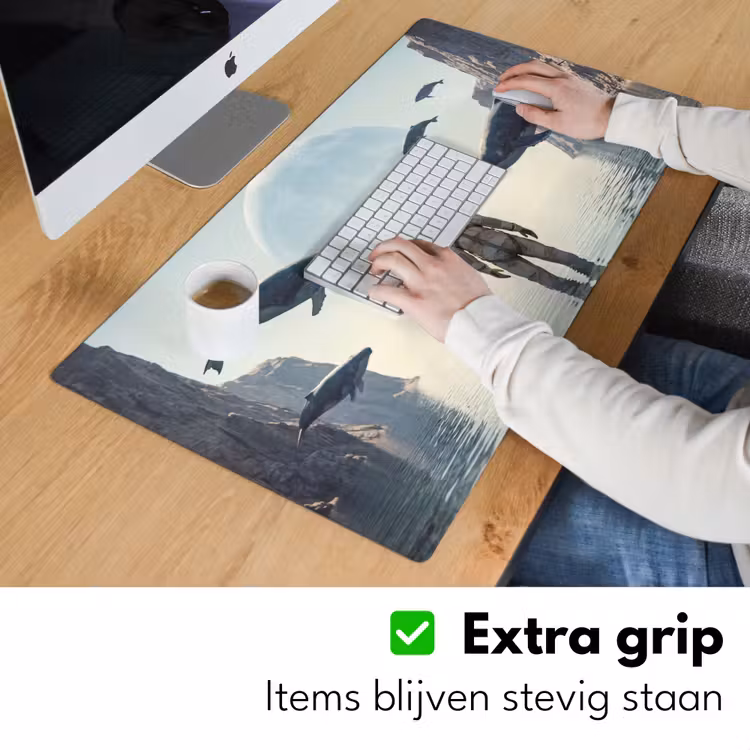 Desk Mat - Astronaut - Whale - Fantasy - Ruimtevaarder - Walvis - Fantasie Muismat XXL klein