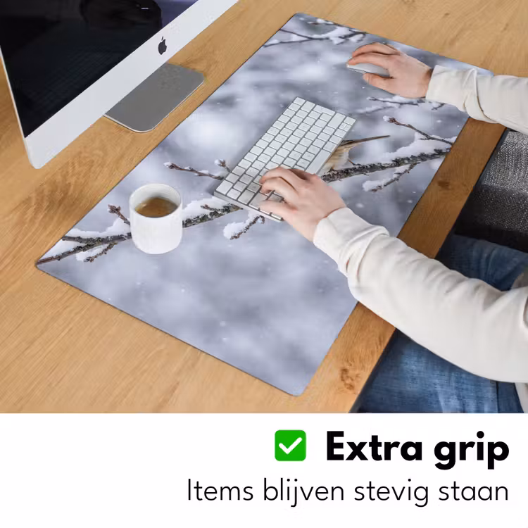 Vogel - Tak - Sneeuw - Winter Muismat XXL klein -sfeer3
