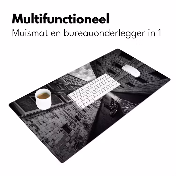 Boot - Waterweg - Stad - Zwart-wit - Architectuur Muismat XXL klein -sfeer4