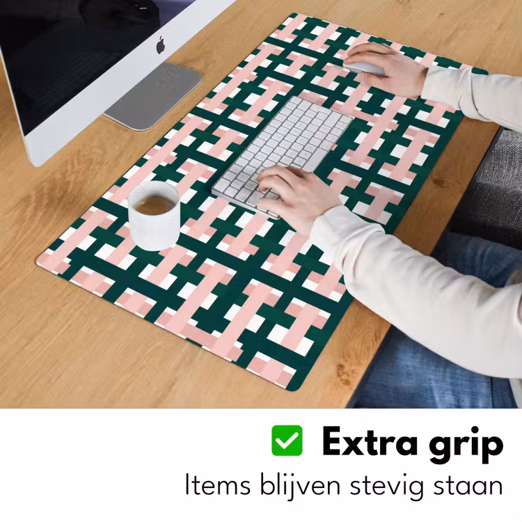 Vlechtpatroon - Groen - Roze - Grafisch Muismat XXL klein 681 -sfeer3