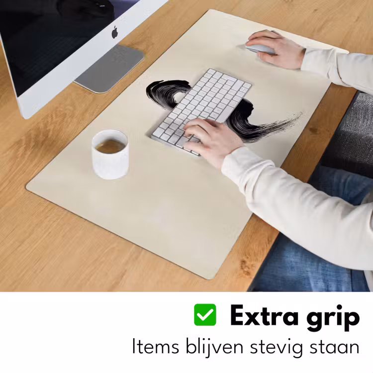 Penseelstreek - Zwart - Minimalistisch Muismat XXL klein -sfeer3
