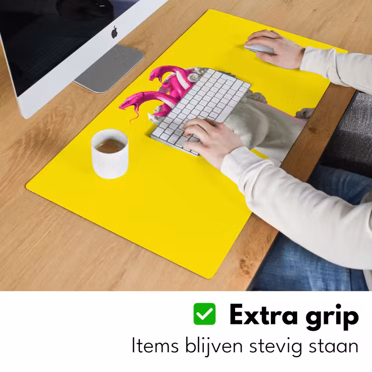 Buste - Slangen - Geel Muismat XXL klein -sfeer3