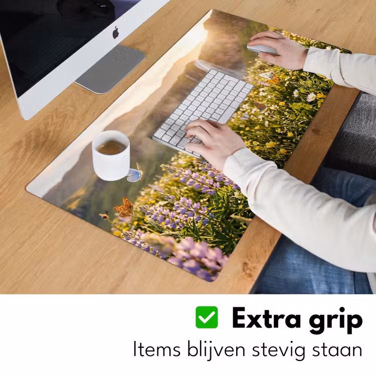 Vlinders - Waterval - Bloemenveld Muismat XXL klein -sfeer3