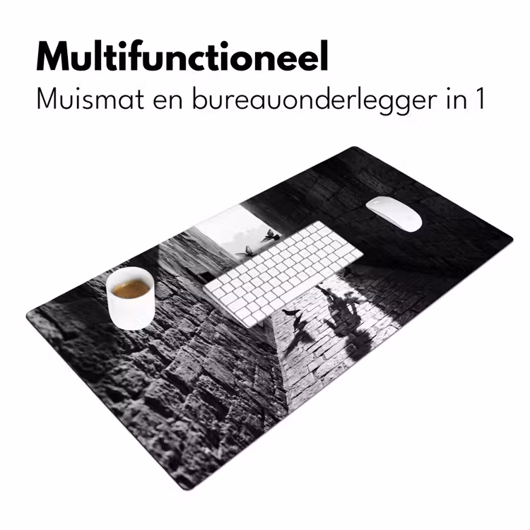 Kind - Vogel - Straat - Zwart-wit - Spelen Muismat XXL klein -sfeer4