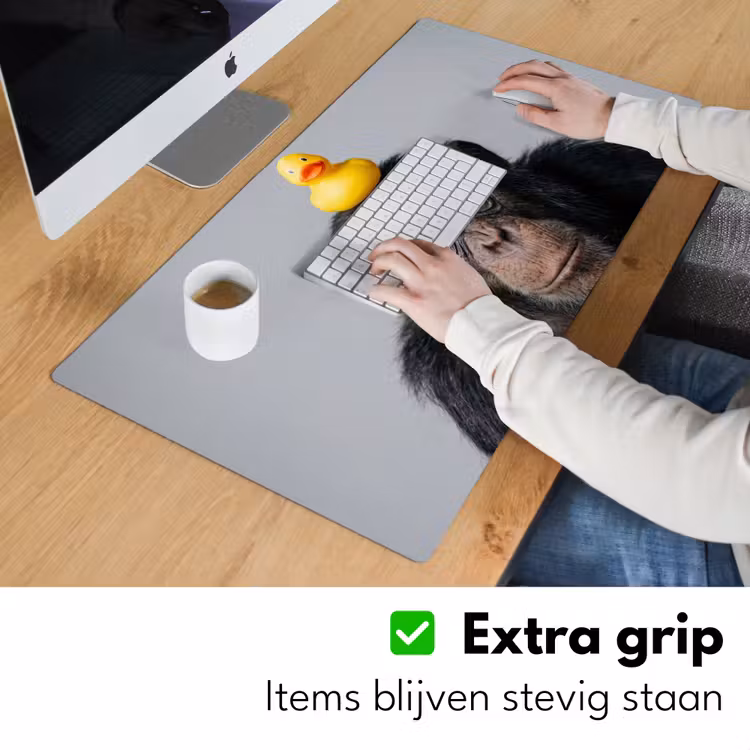 Chimpansee - Badeend - Grijs Muismat XXL klein -sfeer3