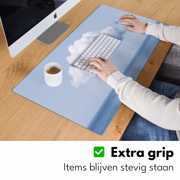Desk Mat - Cloud - Rain - Nature - Wolk - Regen - Natuur Muismat XXL klein