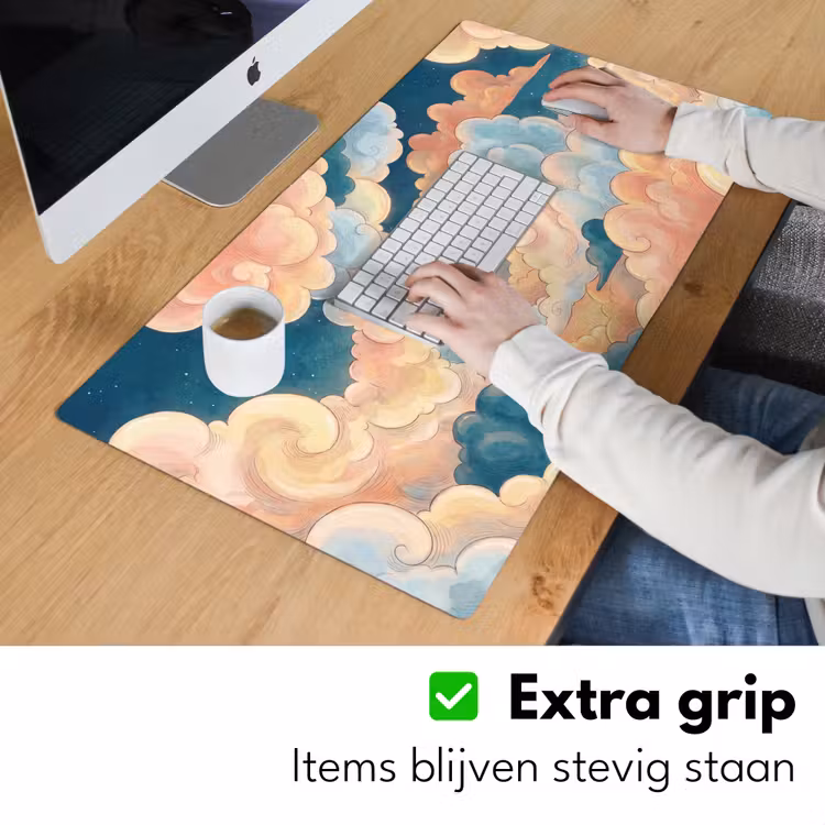 Wolk - Lucht - Natuur - Illustratief - Oranje Muismat XXL klein -sfeer3