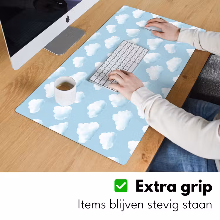 Wolken - Illustratie - Blauw Muismat XXL klein 681 -sfeer3