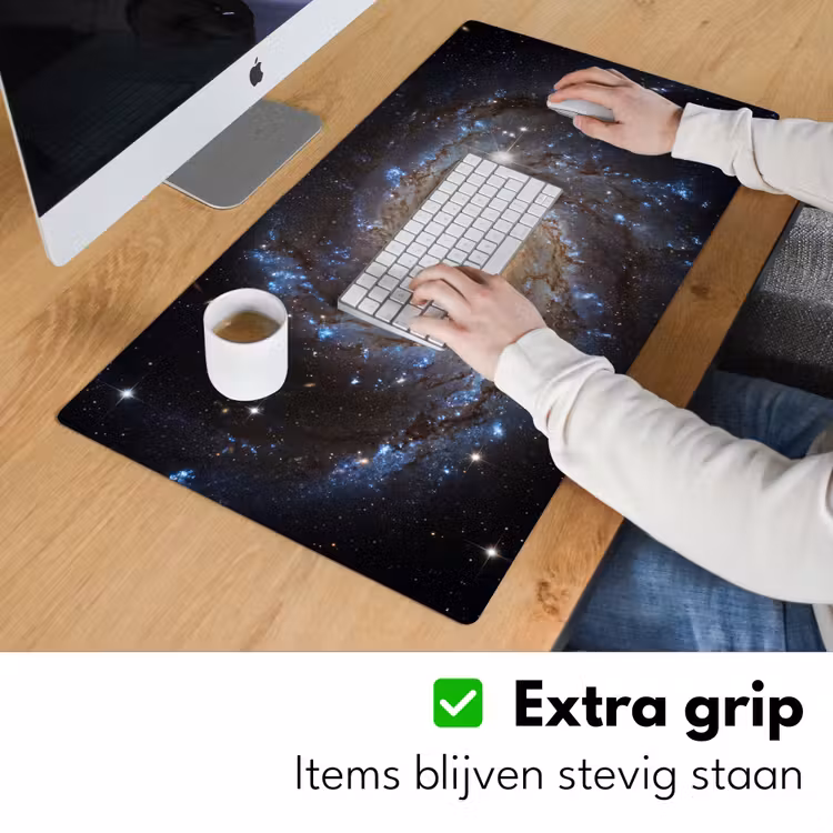 Kosmos - Sterrenstelsel - Donker Muismat XXL klein -sfeer3