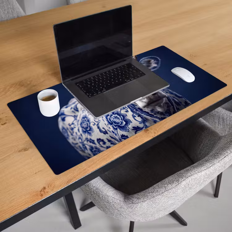Koe - Delfts - Blauw - Artistiek Muismat XXL klein -sfeer1