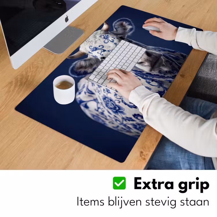 Koe - Delfts - Blauw - Artistiek Muismat XXL klein -sfeer3