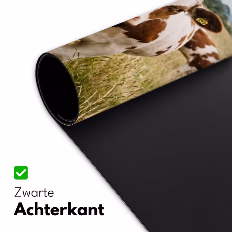 Koeien - Portret - Weide - Boerderij - Nieuwsgierig Muismat XXL klein -sfeer2