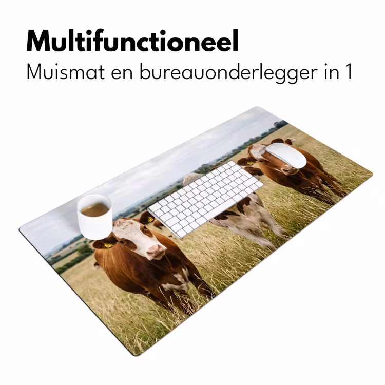 Koeien - Portret - Weide - Boerderij - Nieuwsgierig Muismat XXL klein -sfeer4
