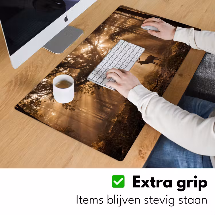 Hert - Bos - Mistig - Natuur - Goud Muismat XXL klein -sfeer3