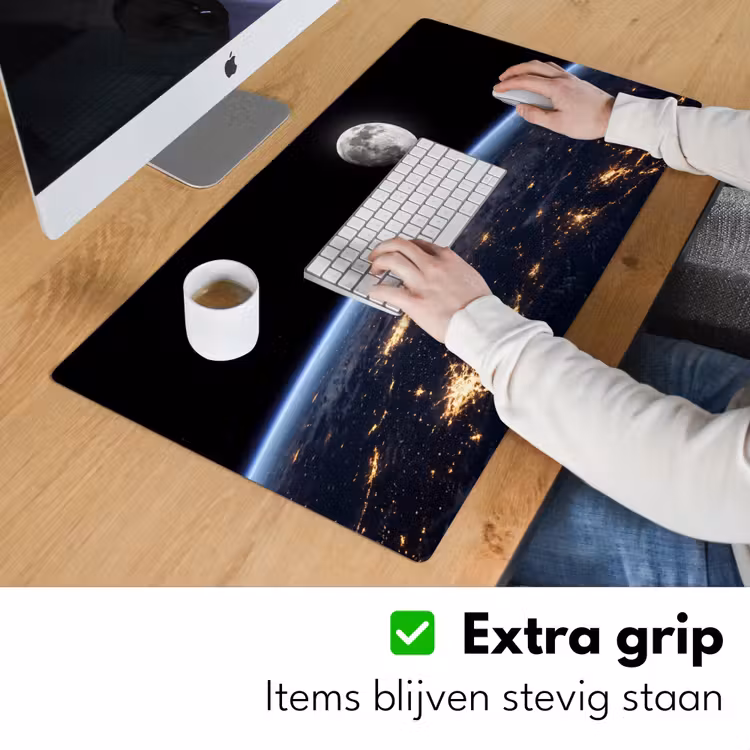 Desk Mat - Earth - Night - Space - Aarde - Nacht - Ruimte Muismat XXL klein