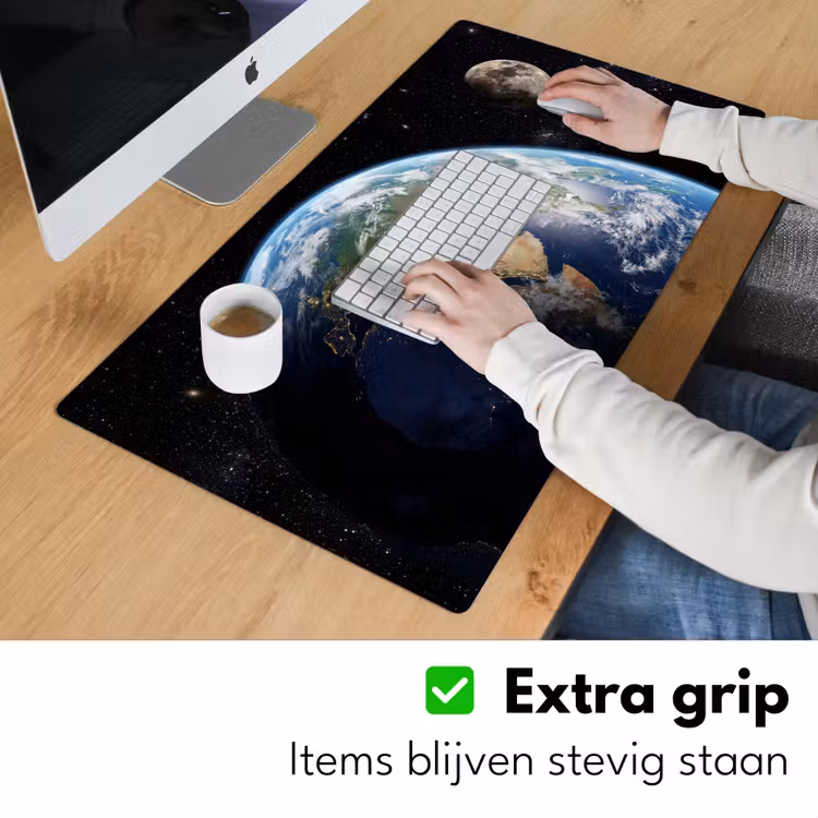 Aarde - Ruimte - Blauw - Groen Muismat XXL klein -sfeer3