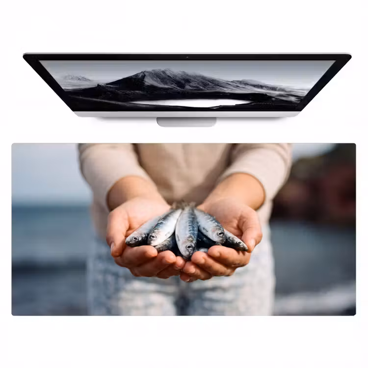 Desk Mat - Fish - Hands - Nature - Vis - Handen - Natuur Muismat XXL klein