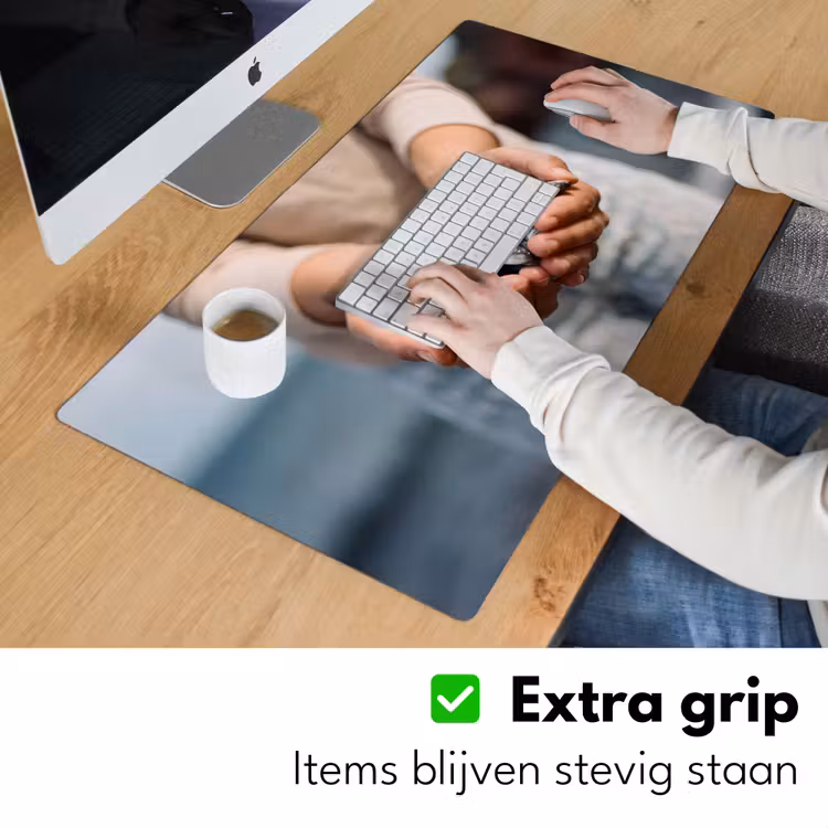 Desk Mat - Fish - Hands - Nature - Vis - Handen - Natuur Muismat XXL klein