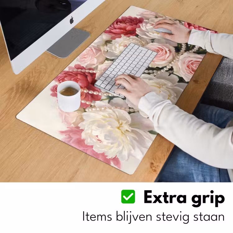 Bloemen - Parels - Romantiek - Klassiek - Roze Muismat XXL klein -sfeer3
