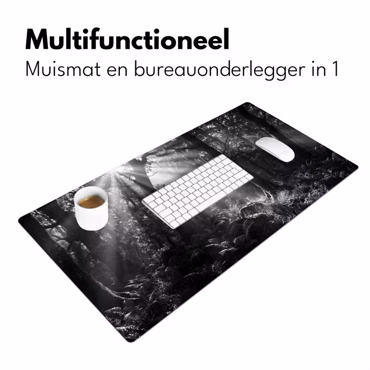 Bos - Lichtstralen - Natuur - Zwart-wit Muismat XXL klein -sfeer4