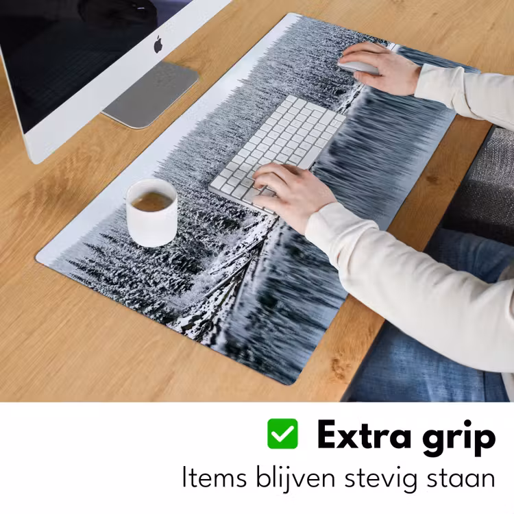 Bos - Reflectie - Meer - Winter - Serene Muismat XXL klein -sfeer3