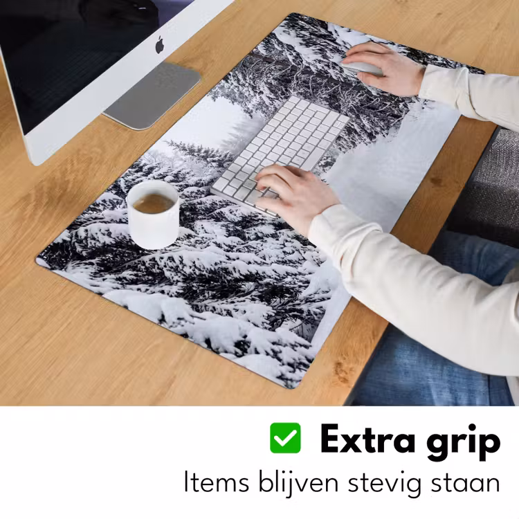 Bos - Winter - Sneeuw - Pad - Natuur Muismat XXL klein -sfeer3