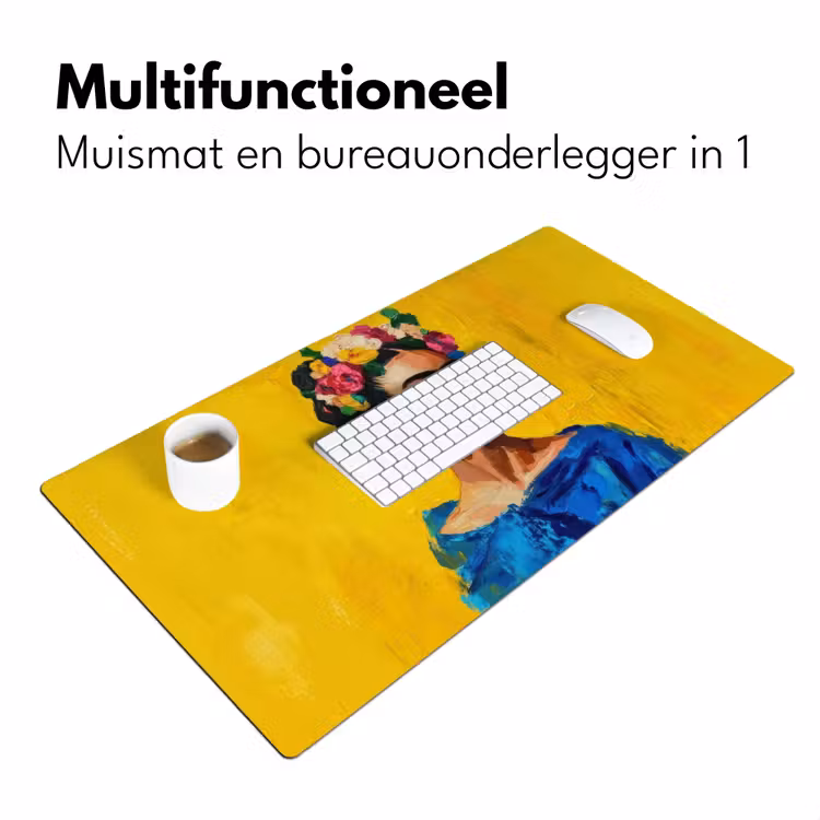 Frida Kahlo - Vrouw - Geel - Blauw - Bloemen Muismat XXL klein -sfeer4