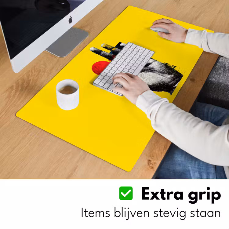 Hand - Rode cirkel - Geel Muismat XXL klein -sfeer3