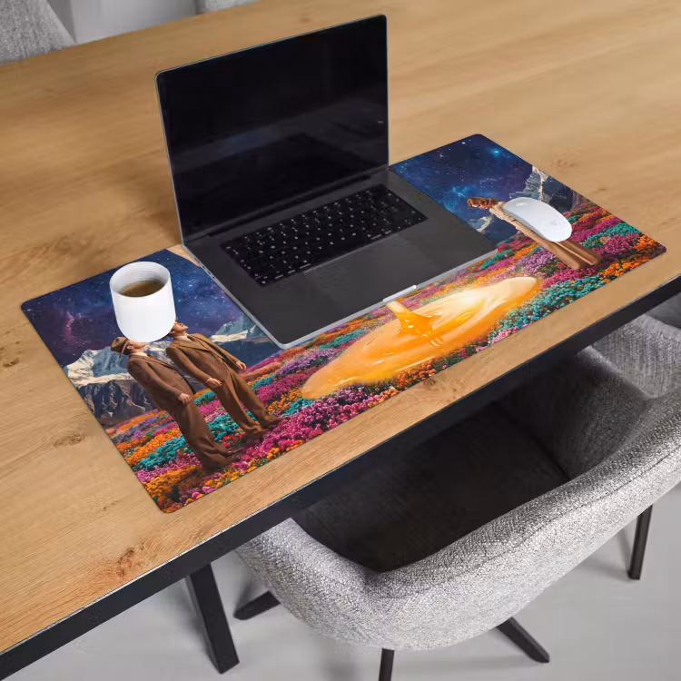 Desk Mat - Hands - Egg - Surrealism - Handen - Ei - Surrealisme Muismat XXL klein