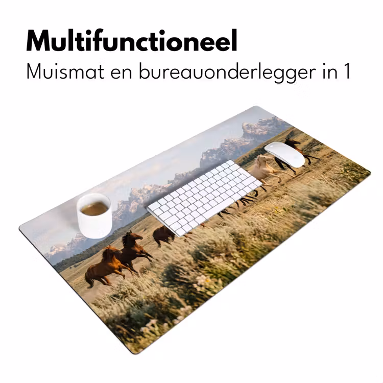 Paarden - Kudde - Bergen - Vrijheid - Wild Muismat XXL klein -sfeer4