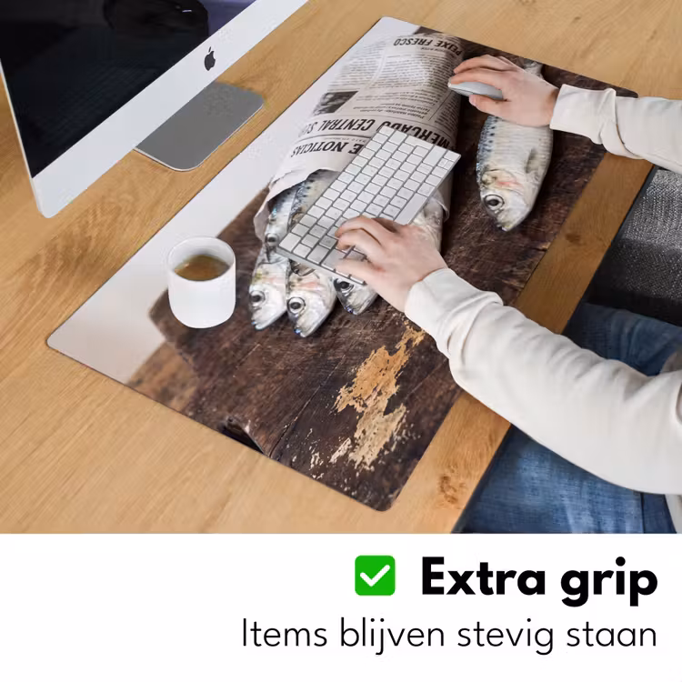 Desk Mat - Little Sardine - newspaper - cutting board - Sardientje - krant - snijplank Muismat XXL klein