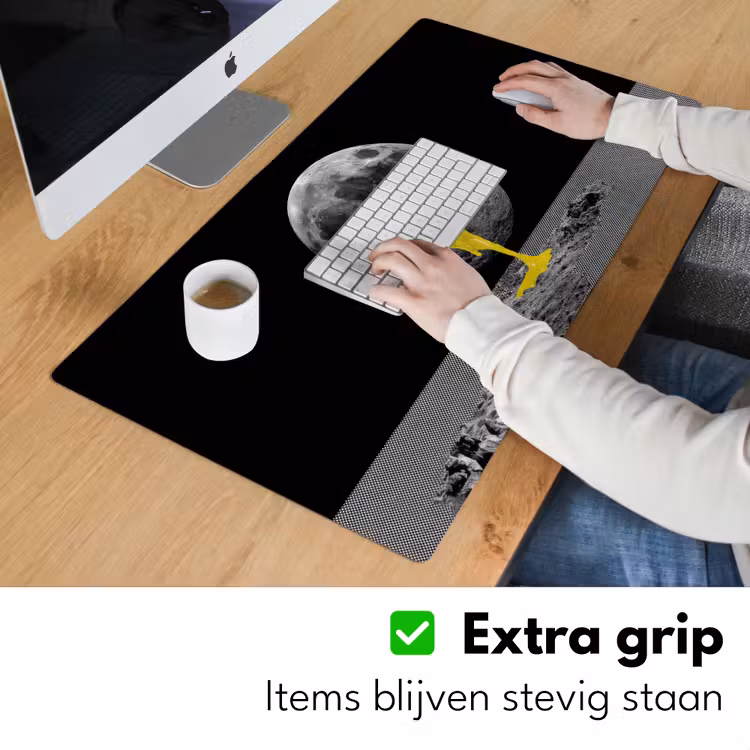 Maan - Geel - Roze - Zwart Muismat XXL klein -sfeer3