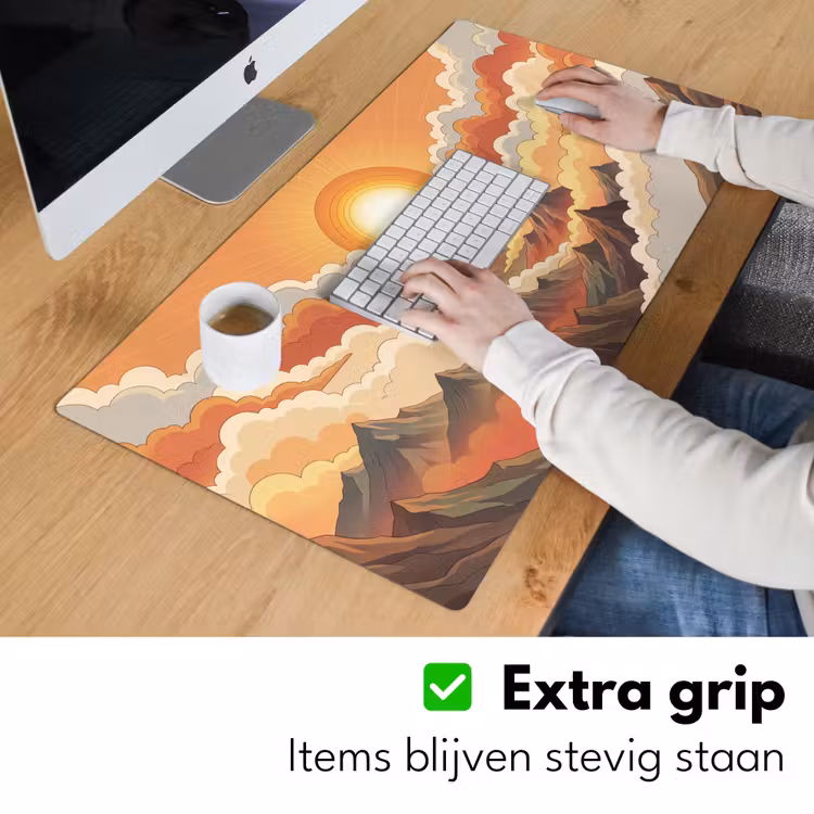 Bergen - Wolken - Natuur - Zonsopgang - Oranje Muismat XXL klein -sfeer3
