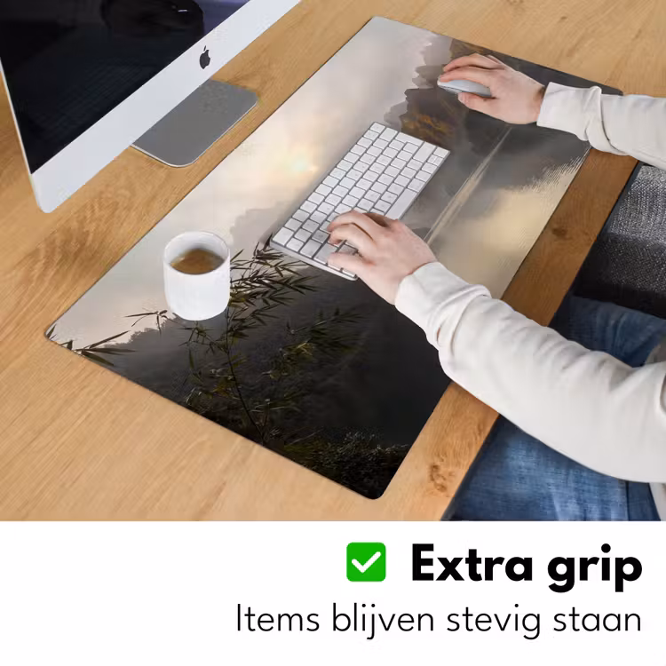 Bergen - Water - Mist - Natuur - Landschap Muismat XXL klein -sfeer3