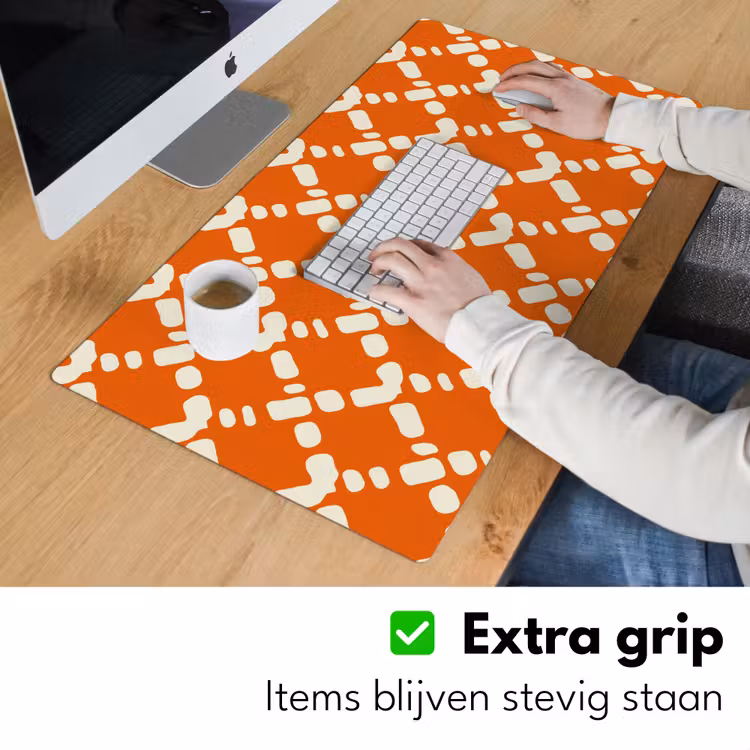 Oranje - Ruitpatroon - Wit Muismat XXL klein 681 -sfeer3