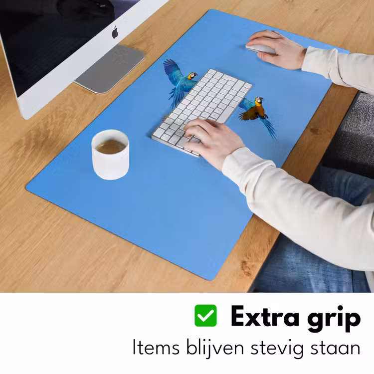 Papagaai - Vliegen - Blauw - Geel Muismat XXL klein -sfeer3