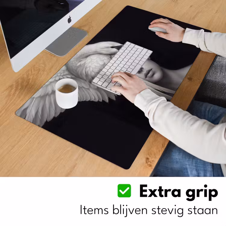 Portret - Zwaan - Zwart - Wit Muismat XXL klein -sfeer3