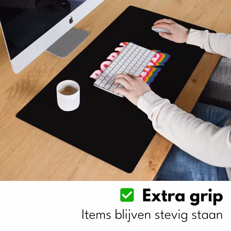 Quote - Regenboog - Roze - Zwart Muismat XXL klein -sfeer3