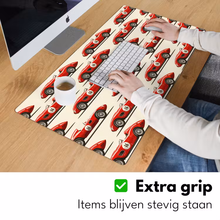 Raceauto - Retro - Rood Muismat XXL klein 681 -sfeer3