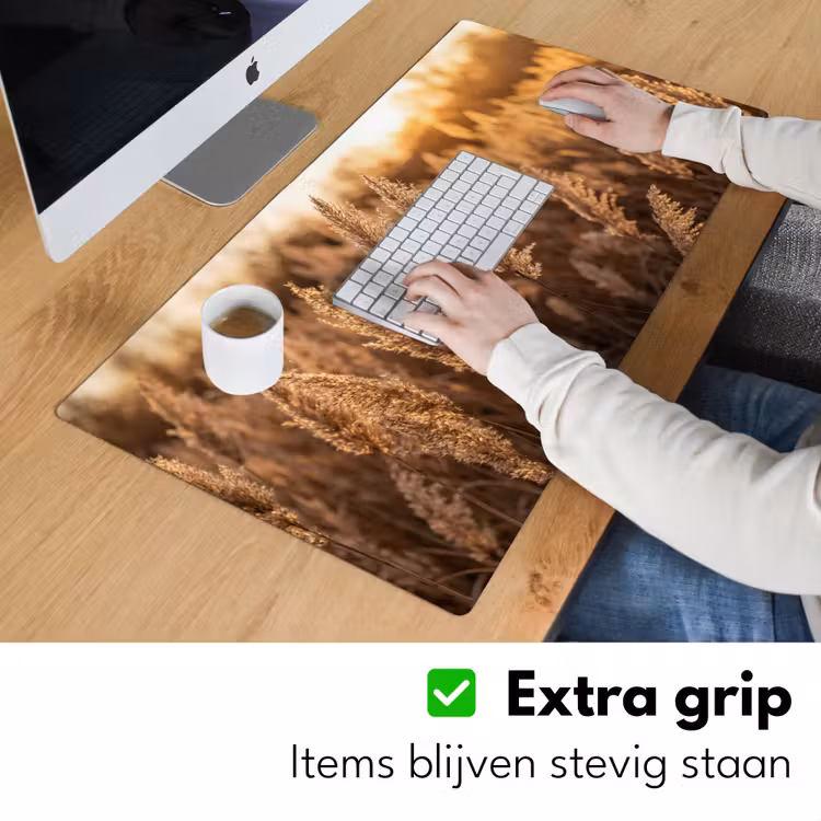 Rietpluimen - Gras - Zonsondergang - Goud - Serene Muismat XXL klein -sfeer3