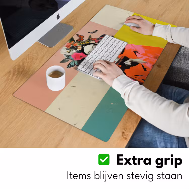 Retro - Vrouw - Kopje - Vlinders Muismat XXL klein -sfeer3