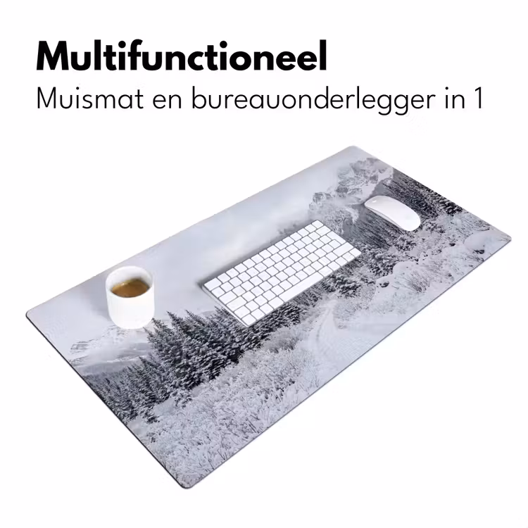Weg - Bergen - Sneeuw - Naaldbos - Avontuurlijk Muismat XXL klein -sfeer4
