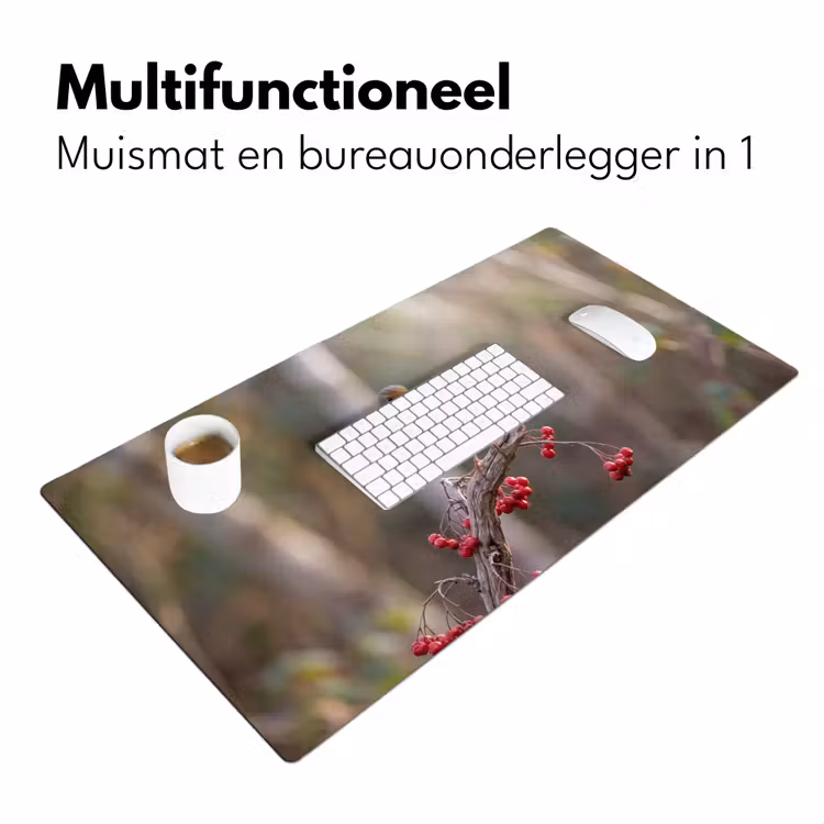 Roodborst - Tak - Bessen - Natuur Muismat XXL klein -sfeer4